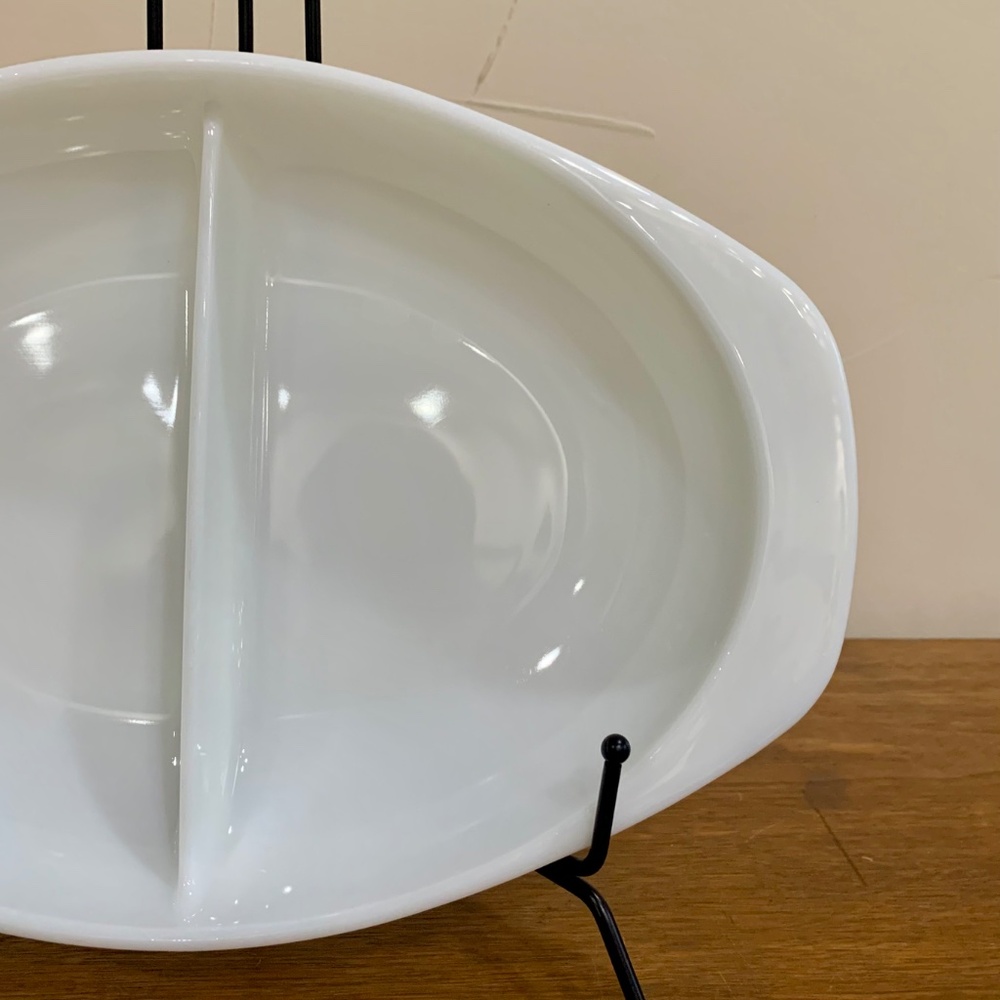 Pyrex Divided Dish 1.5 Qt | White Opal Glass | USA Made Ovenware - Picture 9 of 13